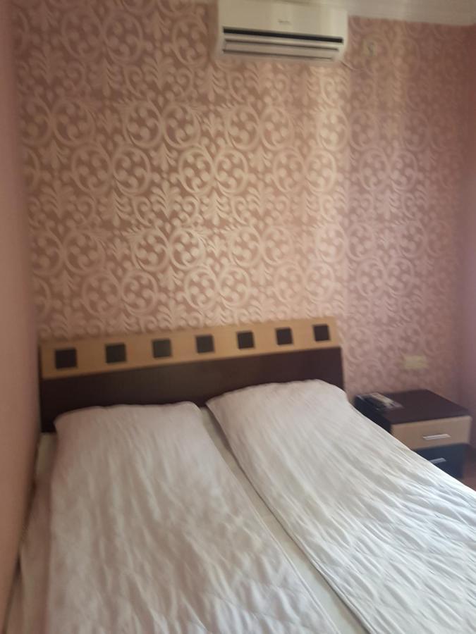 Guest House 2 Floor Batoemi Buitenkant foto