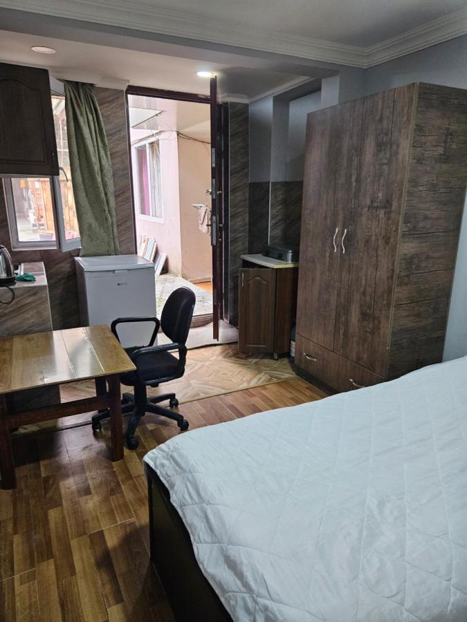 Guest House 2 Floor Batoemi Buitenkant foto