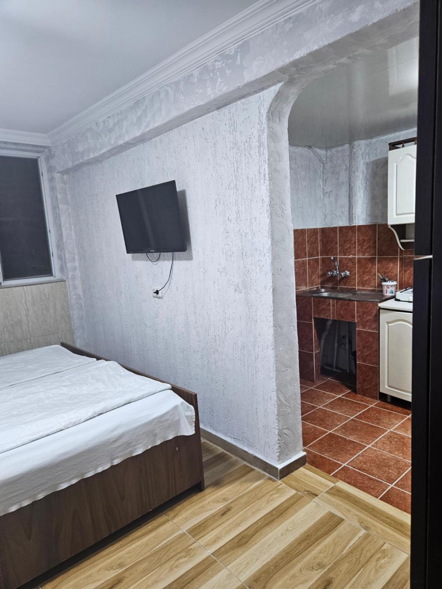 Guest House 2 Floor Batoemi Buitenkant foto