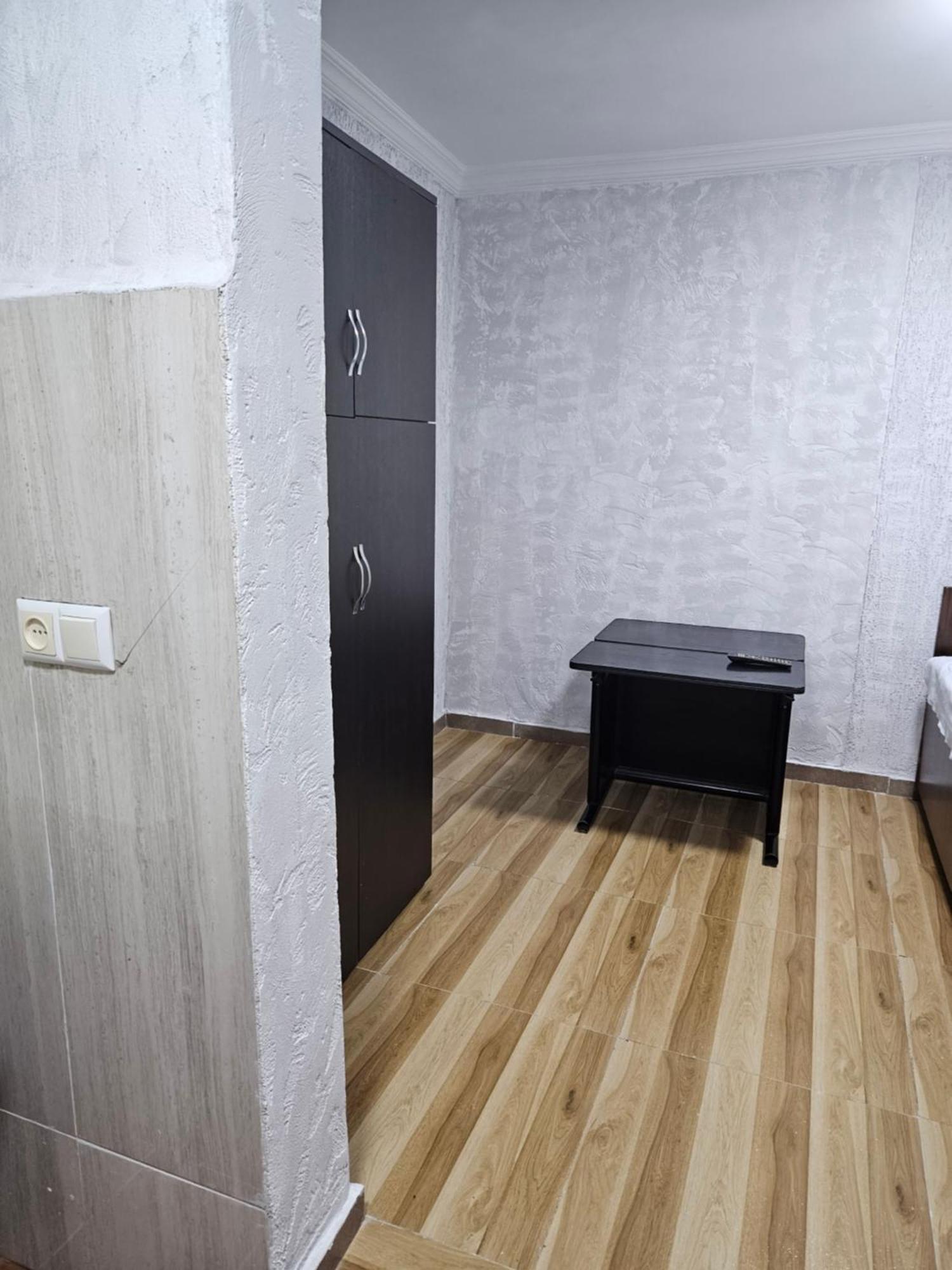 Guest House 2 Floor Batoemi Buitenkant foto