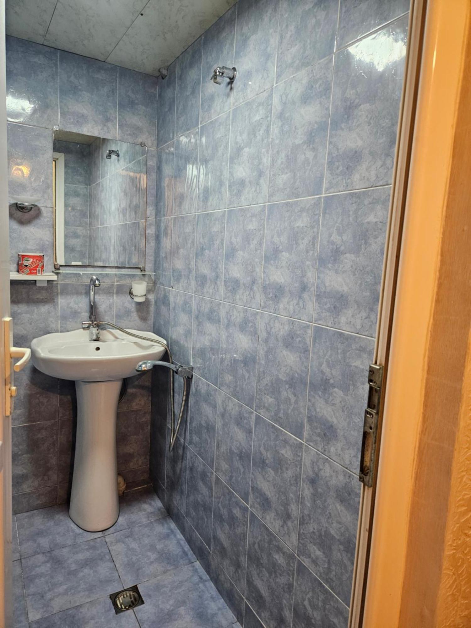 Guest House 2 Floor Batoemi Buitenkant foto