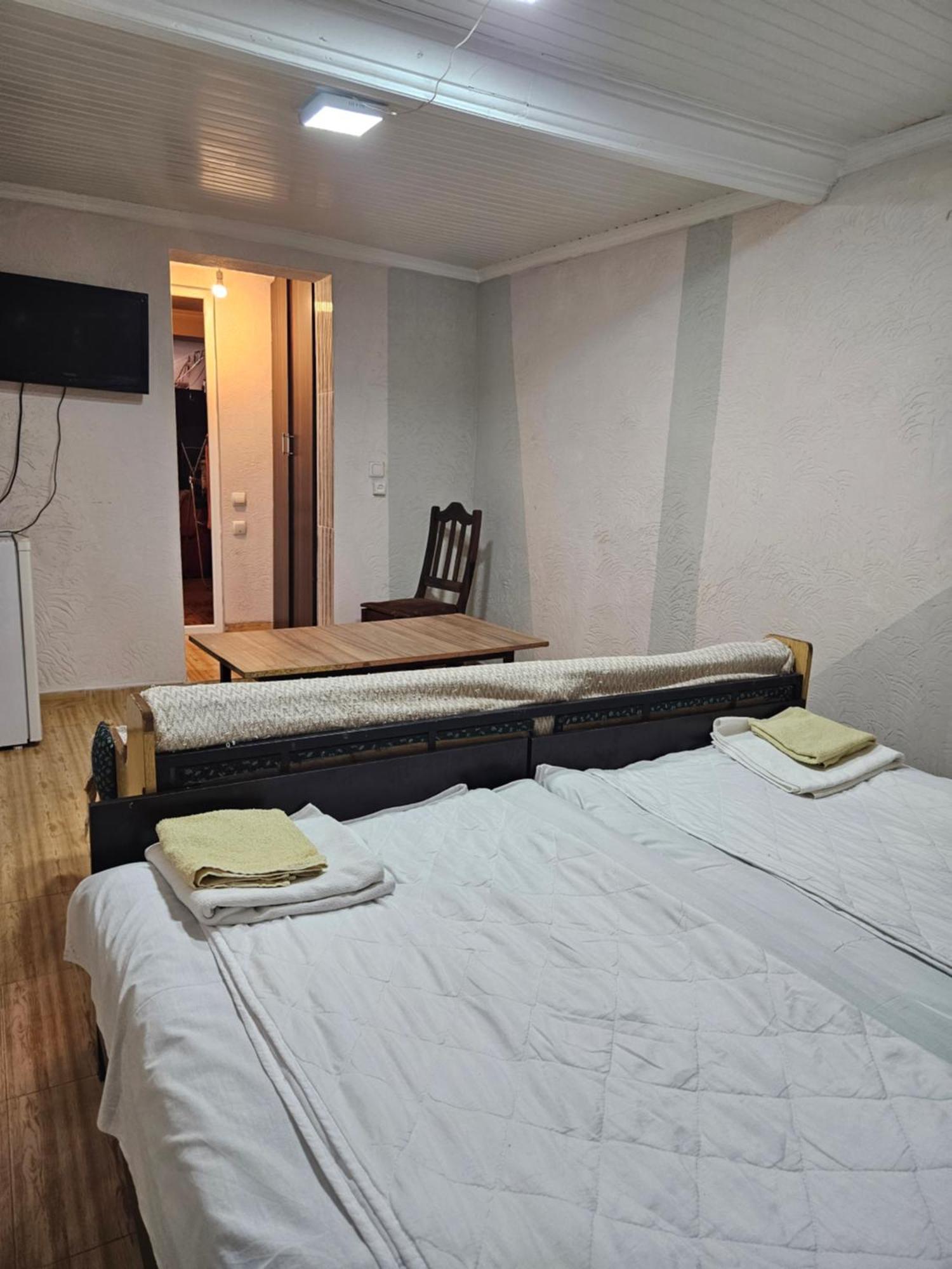 Guest House 2 Floor Batoemi Buitenkant foto
