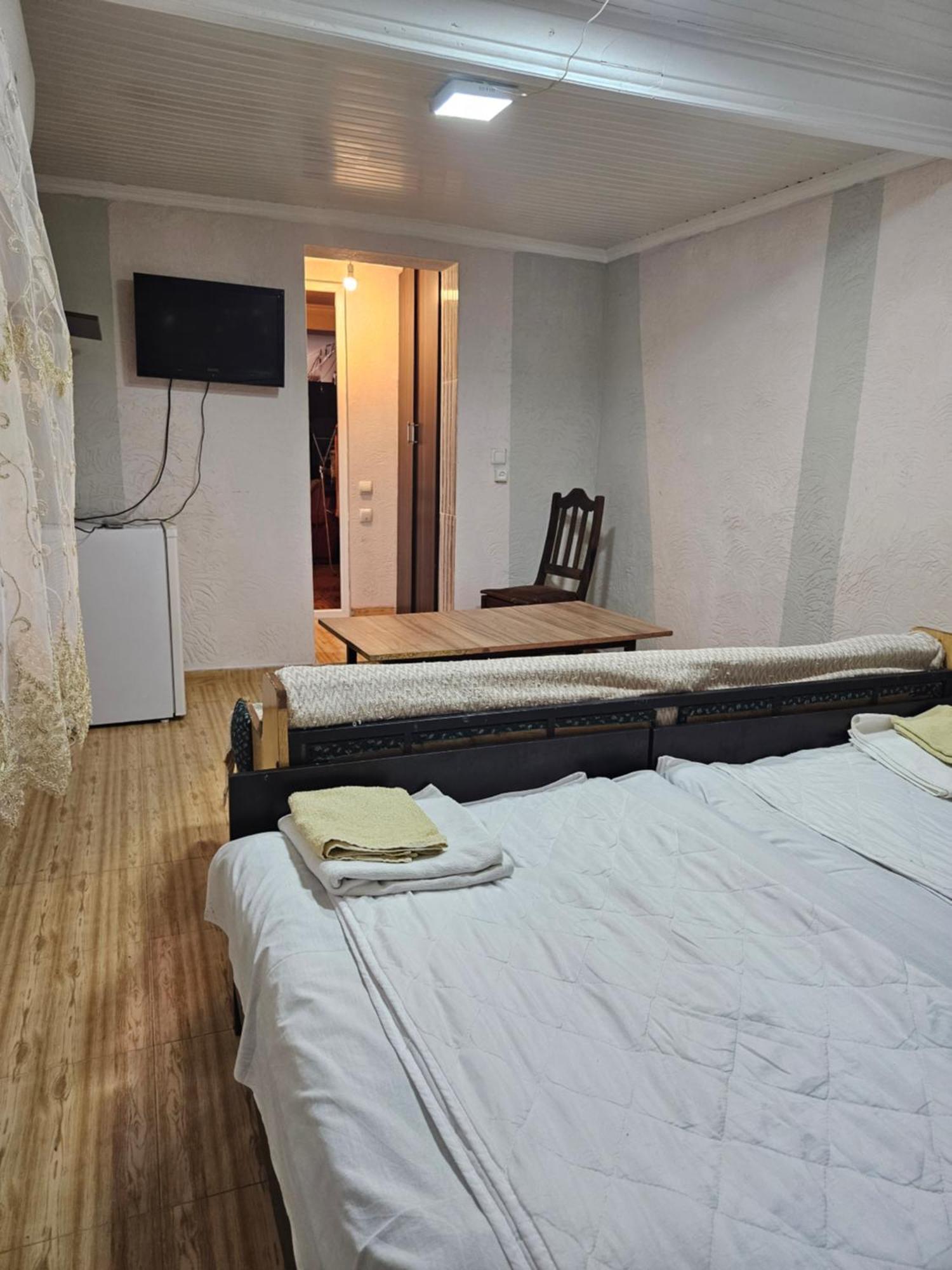 Guest House 2 Floor Batoemi Buitenkant foto