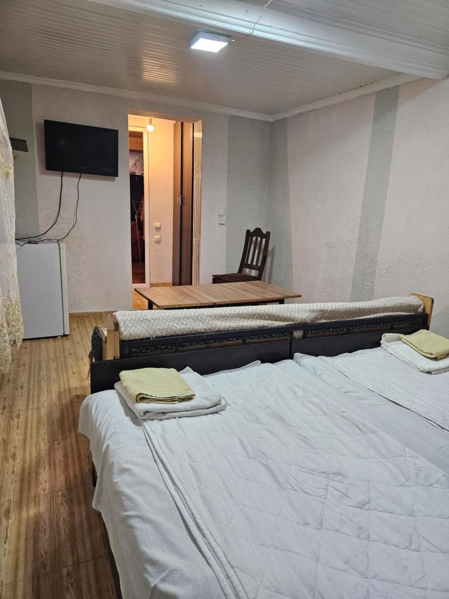 Guest House 2 Floor Batoemi Buitenkant foto